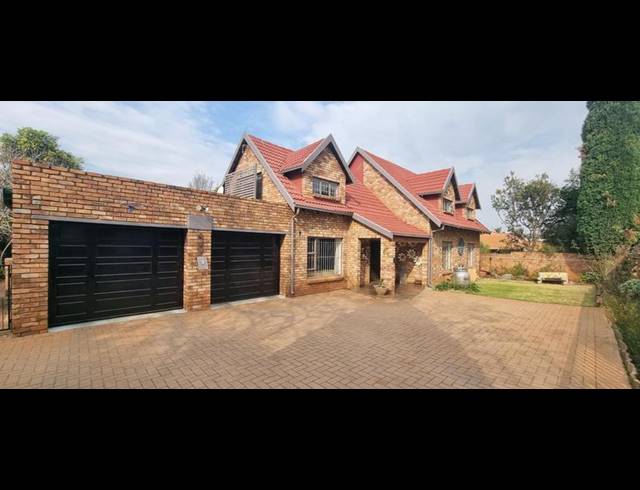 5 BEDROOM HOUSE FOR SALE IN ZWARTKOP